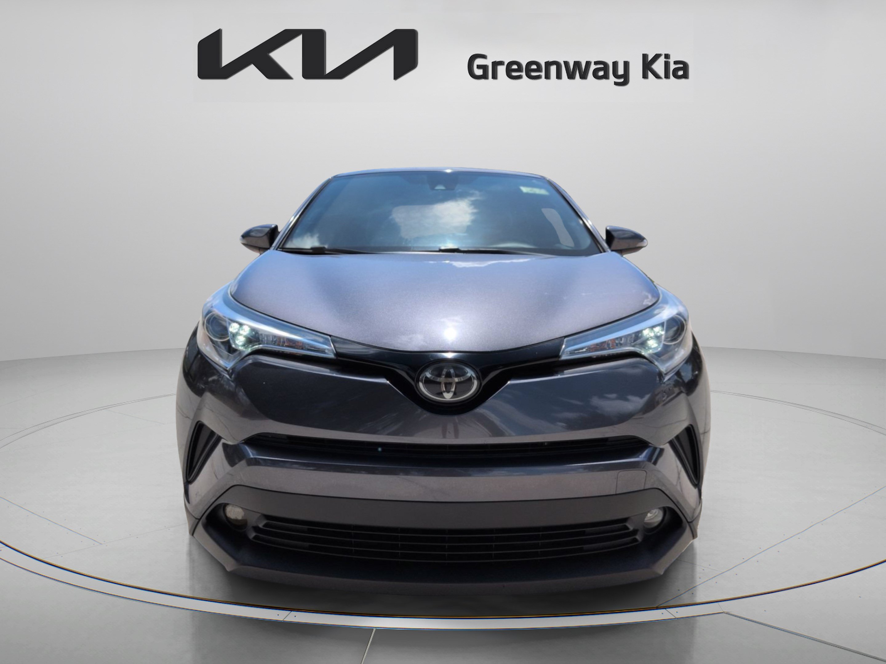 Used 2019 Toyota C-HR XLE FWD image 10