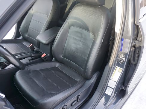 Used 2017 Volkswagen Passat 1.8T R-Line w/ R-Line Lighting Package image 19