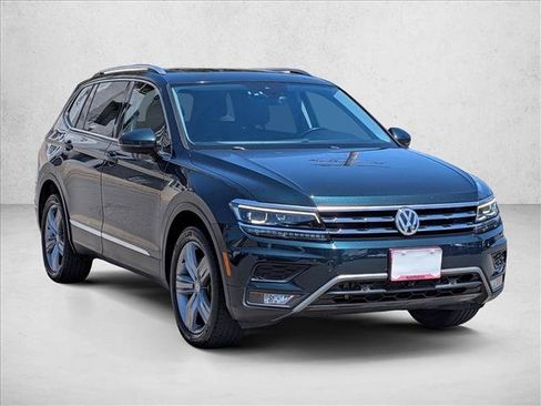Used 2018 Volkswagen Tiguan SEL Premium FWD image 3
