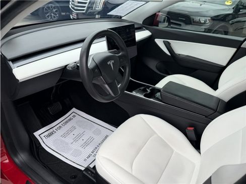 Used 2021 Tesla Model Y Long Range AWD/4WD image 16