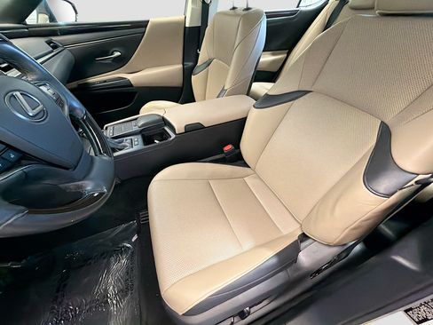 Used 2020 Lexus ES 300h w/ Premium Package FWD image 11