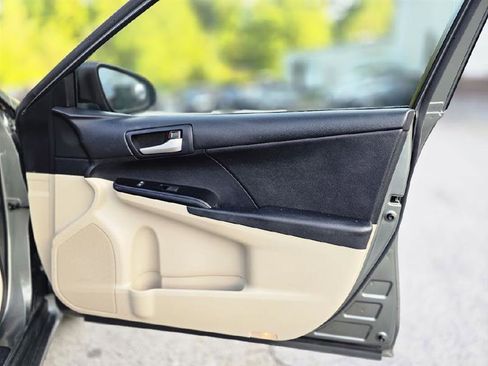 Used 2012 Toyota Camry LE image 19