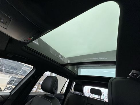 Used 2022 Volkswagen Tiguan SE R-Line image 22