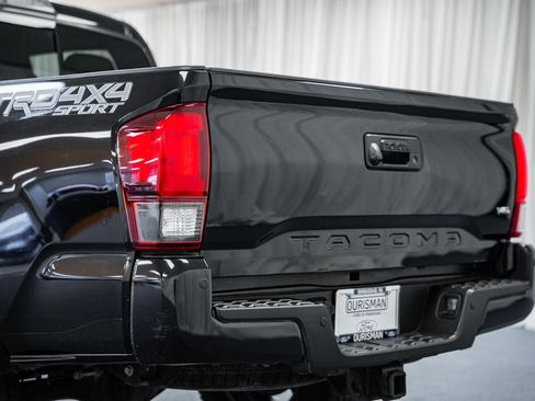 Used 2019 Toyota Tacoma TRD Sport image 6