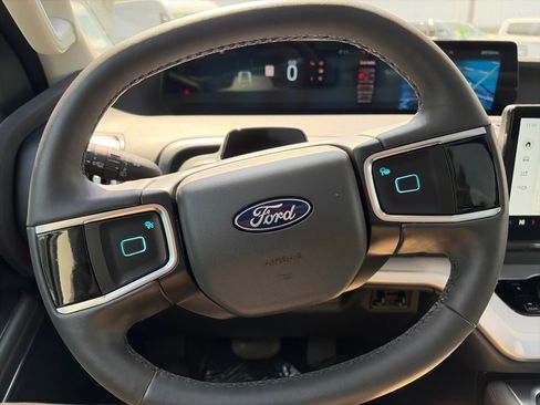 Used 2025 Ford Expedition Max Active AWD/4WD image 18