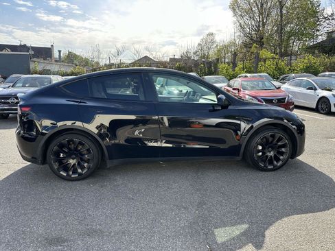 Used 2023 Tesla Model Y Long Range AWD/4WD image 2