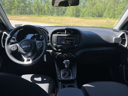New 2025 Kia Soul LX image 3