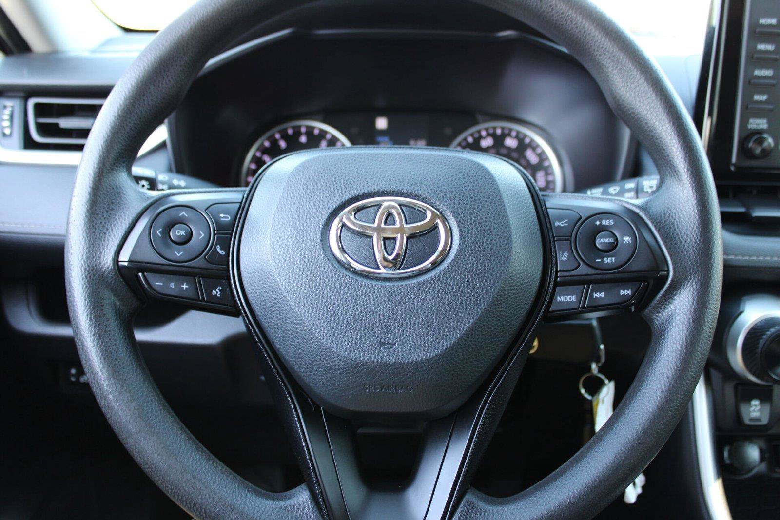 Used 2021 Toyota RAV4 LE AWD/4WD image 25