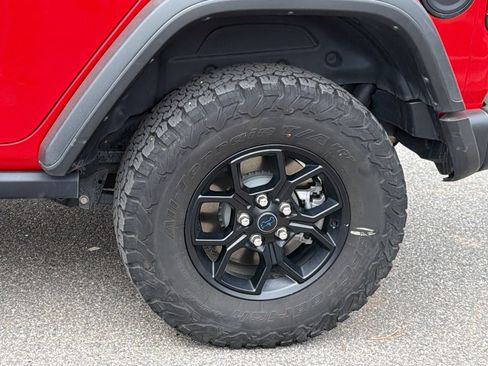 Used 2025 Jeep Wrangler Willys image 12