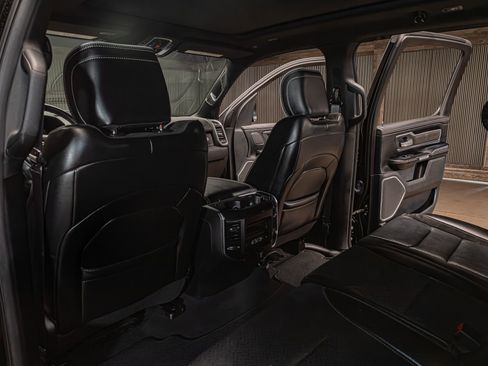 Used 2019 RAM 1500 Laramie AWD/4WD image 23
