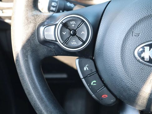 Used 2017 Kia Soul + FWD image 26