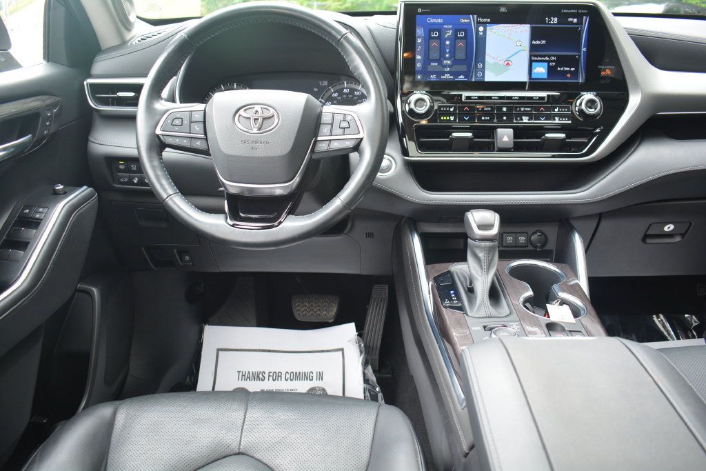 Used 2021 Toyota Highlander Platinum AWD/4WD image 3