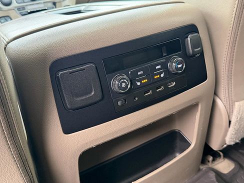 Used 2019 GMC Yukon XL SLT w/ Premium Edition image 25