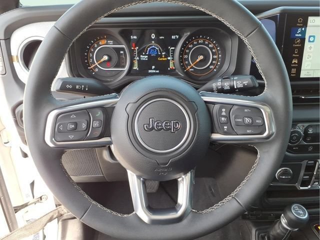 Used 2025 Jeep Wrangler Unlimited Sahara AWD/4WD image 22
