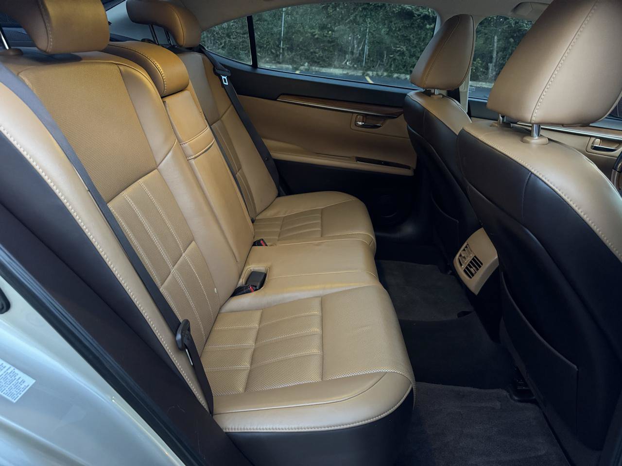 Used 2016 Lexus ES 350 w/ Luxury Package w/Wood Trim FWD image 19