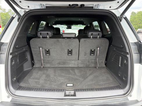 Used 2026 GMC Acadia Elevation w/ Elevation Premium Package FWD image 18