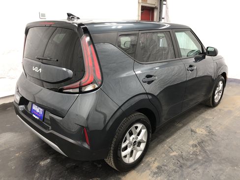 Certified 2023 Kia Soul S image 3