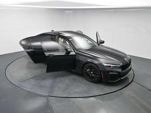 Used 2022 BMW 740i w/ M Sport Package RWD image 77