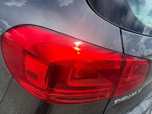 Used 2017 Volkswagen Tiguan S FWD image 28