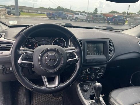 Used 2020 Jeep Compass Latitude w/ Cold Weather Group AWD/4WD image 9