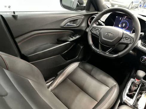 Used 2024 Chevrolet Trax RS w/ Sunroof Package FWD image 12