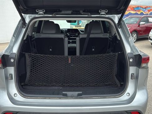 Used 2024 Toyota Highlander XLE image 26