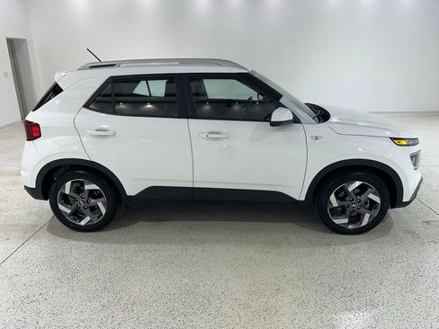 Used 2025 Hyundai Venue SEL FWD image 6