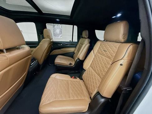 Used 2023 Cadillac Escalade ESV Premium Luxury image 28