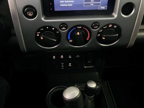 Used 2010 Toyota FJ Cruiser Base 4x4 4dr SUV 5A image 12