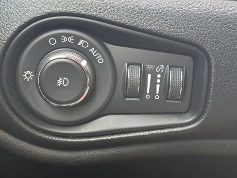 Used 2022 Jeep Renegade Altitude w/ Convenience Group AWD/4WD image 11
