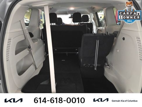 Used 2020 Chrysler Voyager L image 21