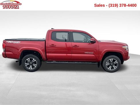 Used 2016 Toyota Tacoma TRD Sport image 6