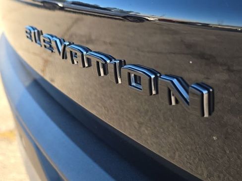 Used 2024 GMC Acadia Elevation image 9