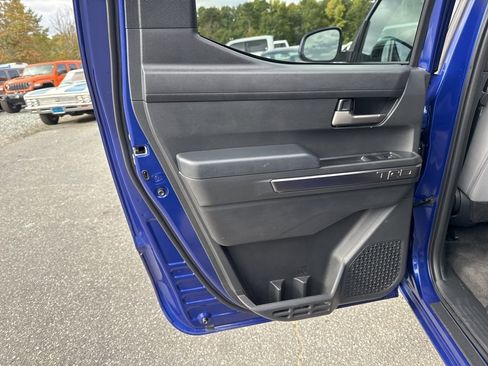 Used 2025 Toyota Tacoma TRD Sport image 25