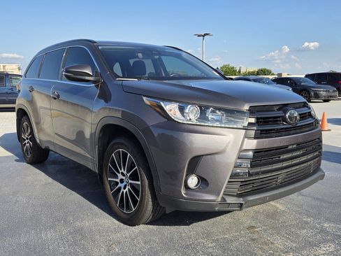 Used 2017 Toyota Highlander SE AWD/4WD image 7