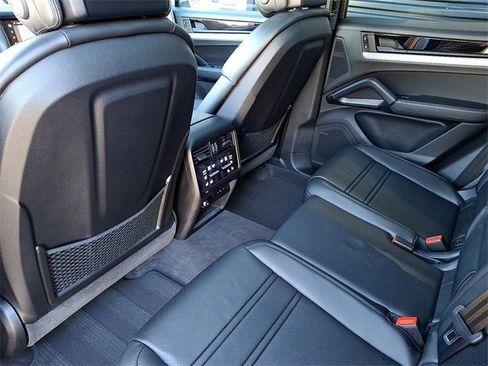 Certified 2025 Porsche Cayenne Coupe image 16