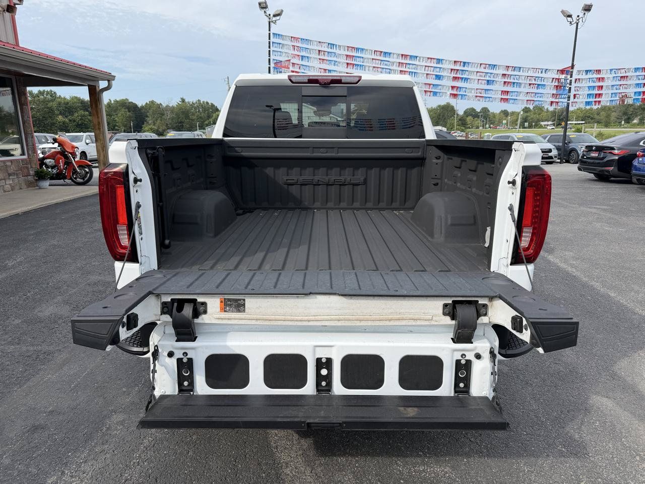 Used 2024 GMC Sierra 1500 Denali w/ Technology Package AWD/4WD image 8