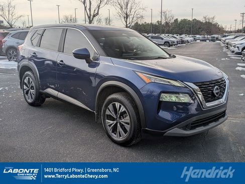 Used 2023 Nissan Rogue SV image 1