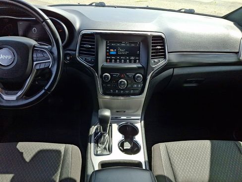 Used 2021 Jeep Grand Cherokee Laredo AWD/4WD image 16