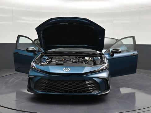 Used 2025 Toyota Camry SE w/ Convenience Package image 29