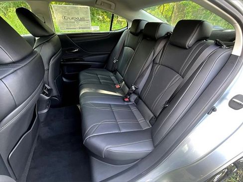 New 2025 Lexus ES 300h w/ Luxury Package image 10