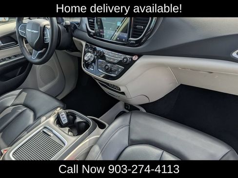 Used 2023 Chrysler Pacifica Touring-L FWD image 34