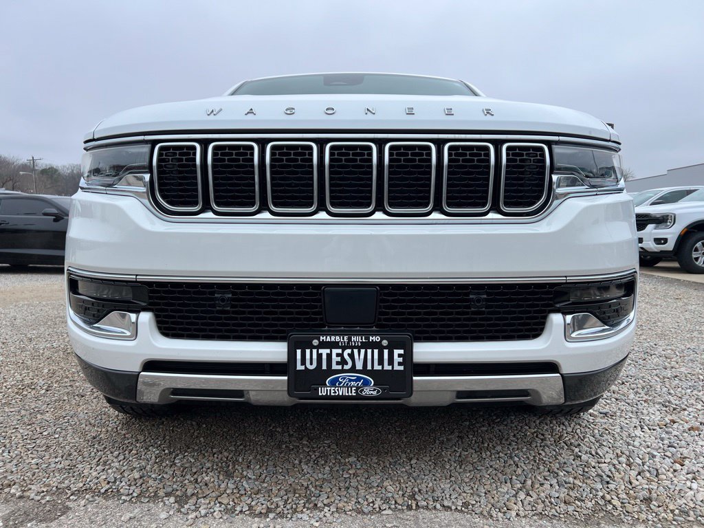Used 2022 Jeep Wagoneer Series III AWD/4WD image 3