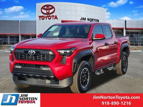 Used 2025 Toyota Tacoma TRD Off-Road image 3
