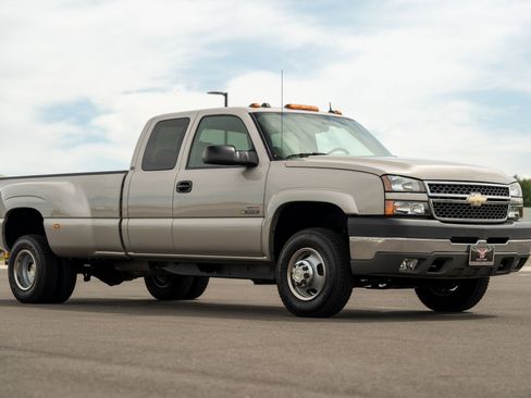 Used 2005 Chevrolet Silverado 3500 LT w/ Heavy-Duty Power Package image 23