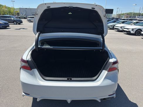 Used 2024 Toyota Camry SE image 5