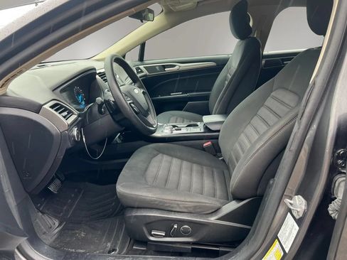 Used 2018 Ford Fusion SE FWD image 24