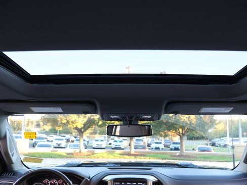 Used 2022 Chevrolet Silverado 2500 LTZ w/ LTZ Convenience Package image 32