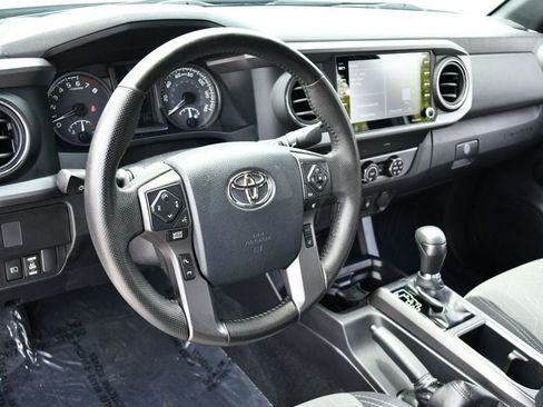 Used 2020 Toyota Tacoma TRD Off-Road AWD/4WD image 13
