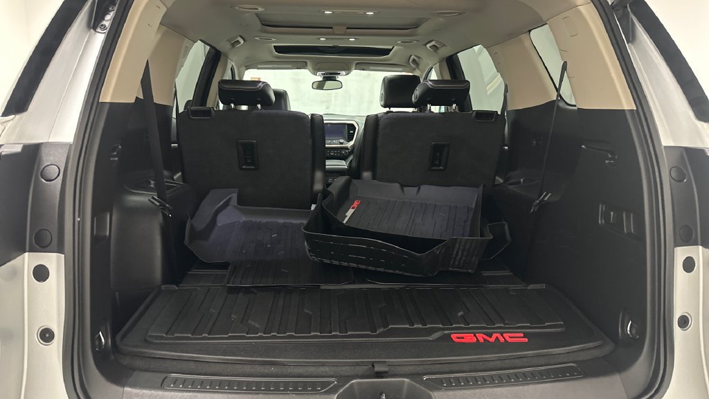 Used 2017 GMC Acadia Denali w/ Technology Package AWD/4WD image 13